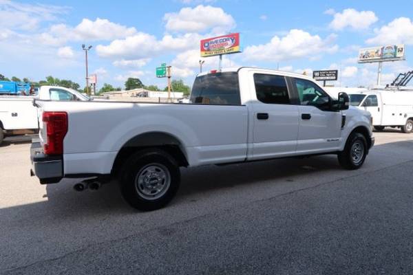 2017 Ford, dovoz USA — foto 5 z 12
