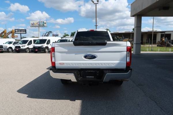 2017 Ford, dovoz USA — foto 6 z 12