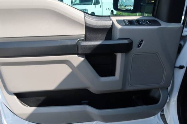 2017 Ford, dovoz USA — foto 9 z 12