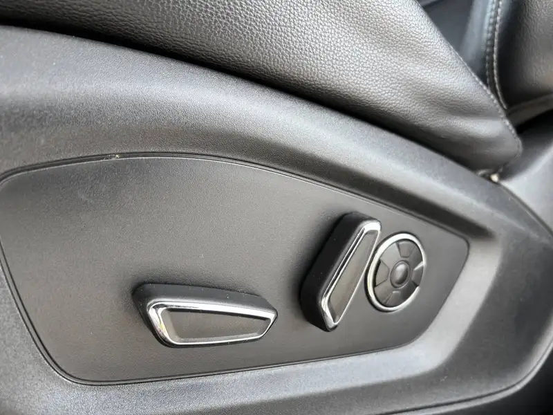 2020 Ford Explorer ST, stříbrná, 141 083 km, dovoz Kanada — foto 11 z 12