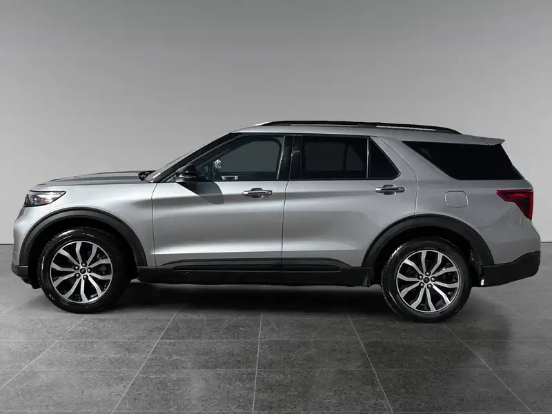 2020 Ford Explorer ST, stříbrná, 141 083 km, dovoz Kanada — foto 2 z 12