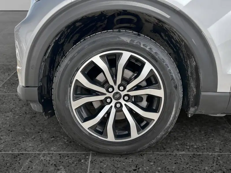 2020 Ford Explorer ST, stříbrná, 141 083 km, dovoz Kanada — foto 9 z 12