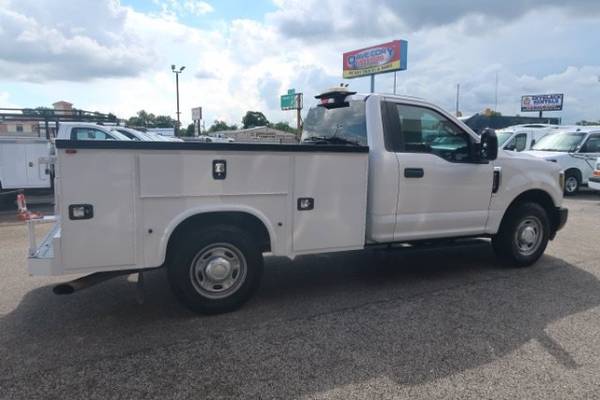 2019 Ford, dovoz USA — foto 5 z 12