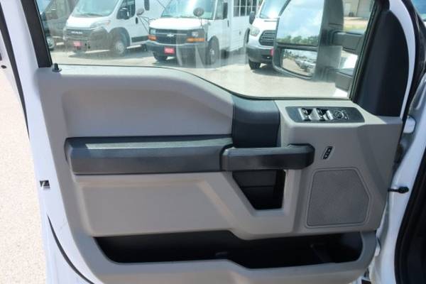 2022 Ford, dovoz USA — foto 11 z 12