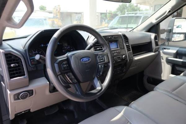 2022 Ford, dovoz USA — foto 12 z 12