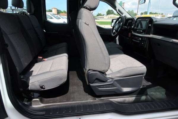 2022 Ford, dovoz USA — foto 11 z 12