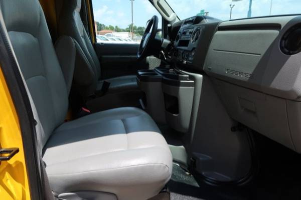 2022 Ford, dovoz USA — foto 10 z 12