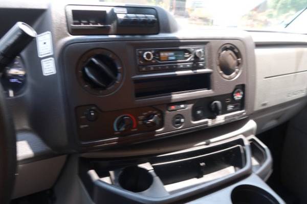 2022 Ford, dovoz USA — foto 11 z 12