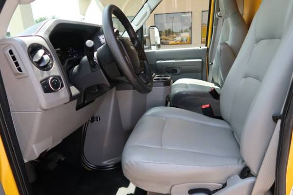 2022 Ford, dovoz USA — foto 8 z 12