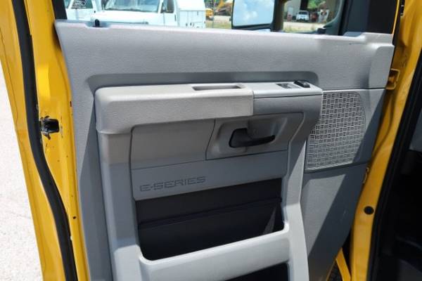2022 Ford, dovoz USA — foto 9 z 12