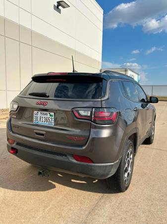 2022 Jeep, dovoz USA — foto 2 z 9