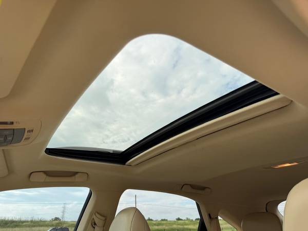 2015 Lexus, dovoz USA — foto 9 z 12