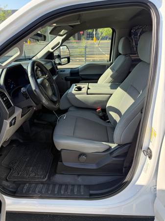 2022 Ford, dovoz USA — foto 12 z 12