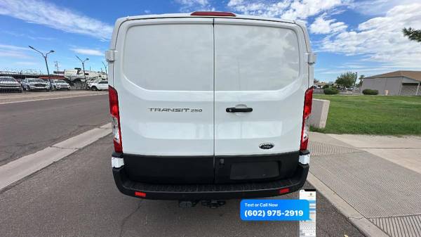 2023 Ford, dovoz USA — foto 3 z 12
