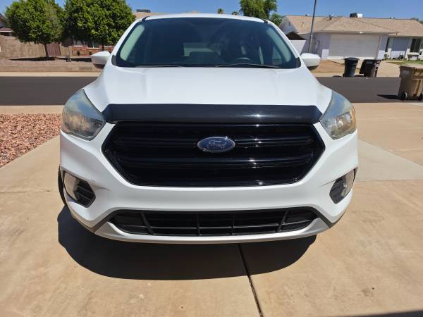 2017 Ford, dovoz USA — foto 2 z 10