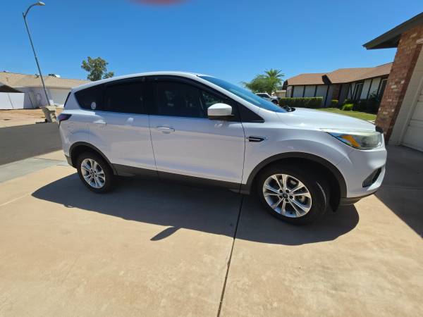 2017 Ford, dovoz USA — foto 3 z 10