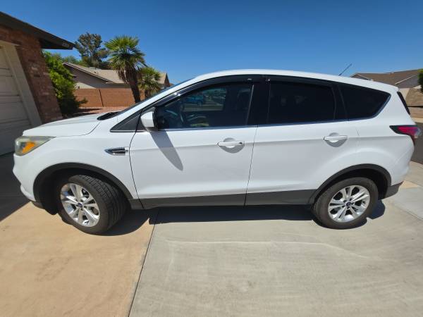 2017 Ford, dovoz USA — foto 5 z 10
