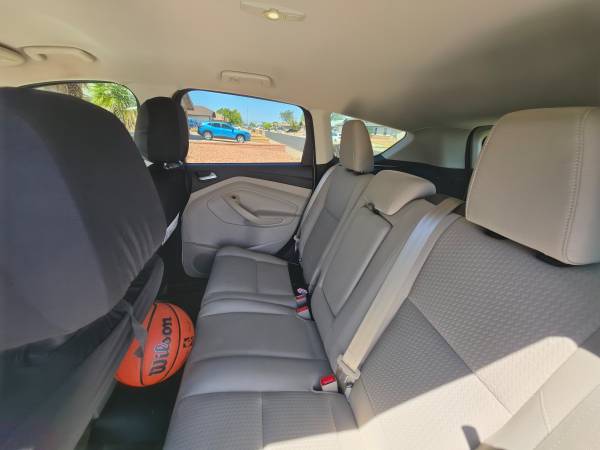 2017 Ford, dovoz USA — foto 9 z 10