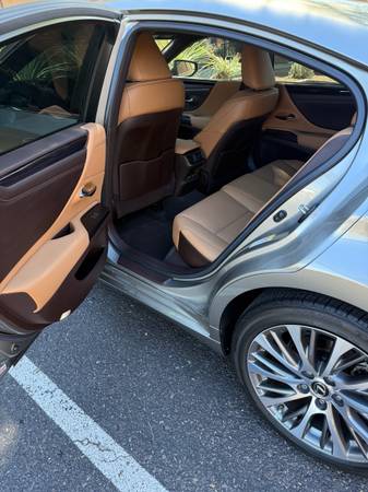 2019 Lexus, dovoz USA — foto 12 z 12