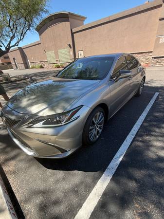 2019 Lexus, dovoz USA — foto 2 z 12