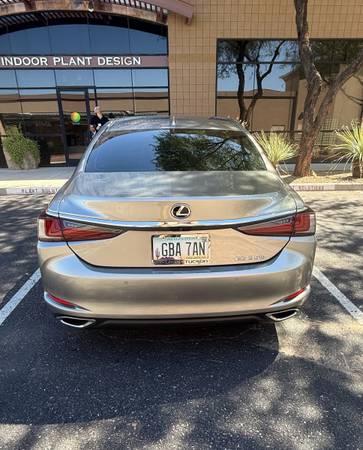 2019 Lexus, dovoz USA — foto 3 z 12