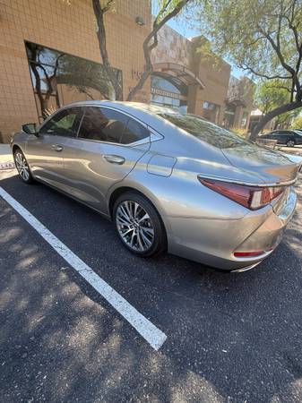 2019 Lexus, dovoz USA — foto 5 z 12