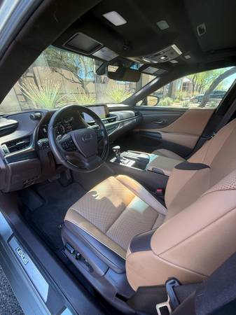 2019 Lexus, dovoz USA — foto 6 z 12