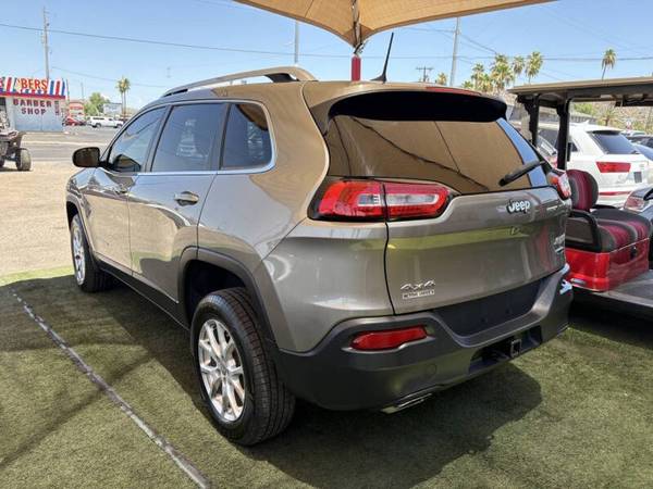 2017 Jeep, dovoz USA — foto 3 z 5