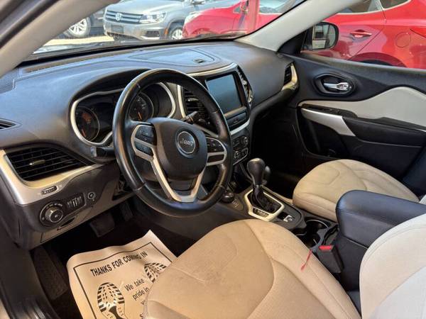 2017 Jeep, dovoz USA — foto 4 z 5
