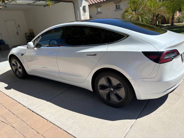 Tesla, dovoz USA — foto 3 z 10