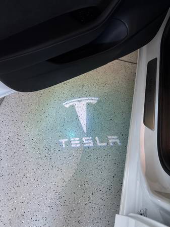 Tesla, dovoz USA — foto 6 z 10
