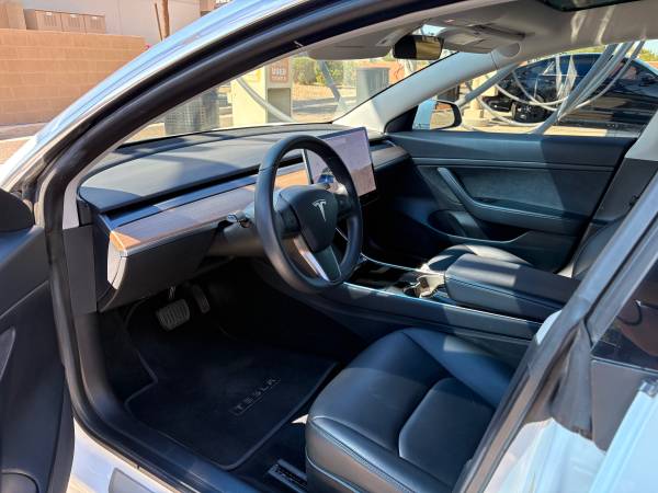 Tesla, dovoz USA — foto 8 z 10