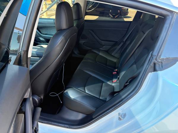 Tesla, dovoz USA — foto 9 z 10