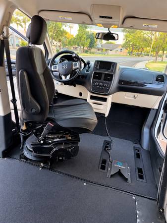 2016 Dodge, dovoz USA — foto 6 z 8