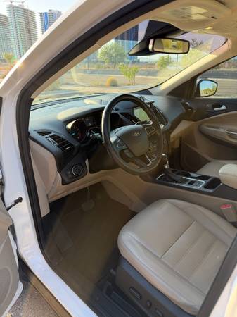 2017 Ford, dovoz USA — foto 11 z 12