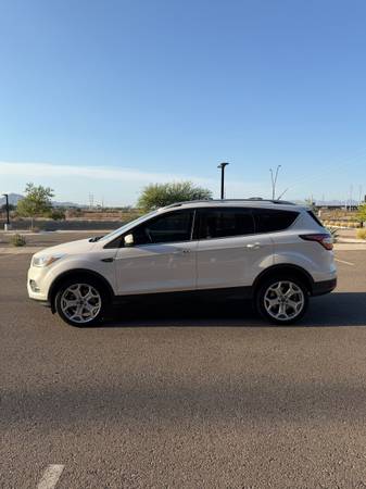 2017 Ford, dovoz USA — foto 3 z 12
