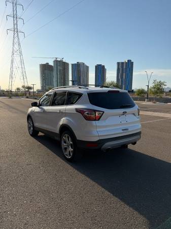 2017 Ford, dovoz USA — foto 4 z 12
