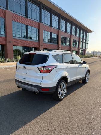 2017 Ford, dovoz USA — foto 5 z 12