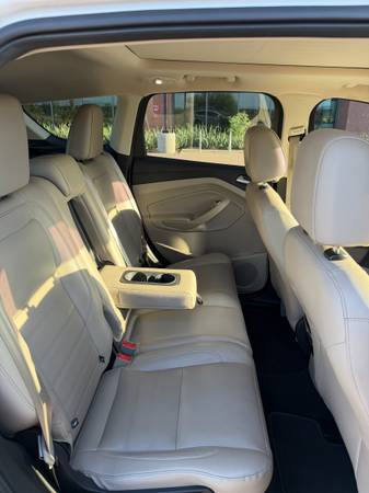 2017 Ford, dovoz USA — foto 7 z 12