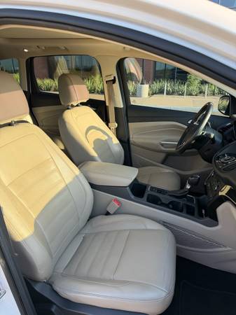 2017 Ford, dovoz USA — foto 8 z 12