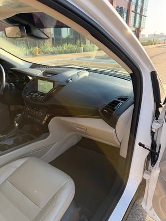 2017 Ford, dovoz USA — foto 9 z 12