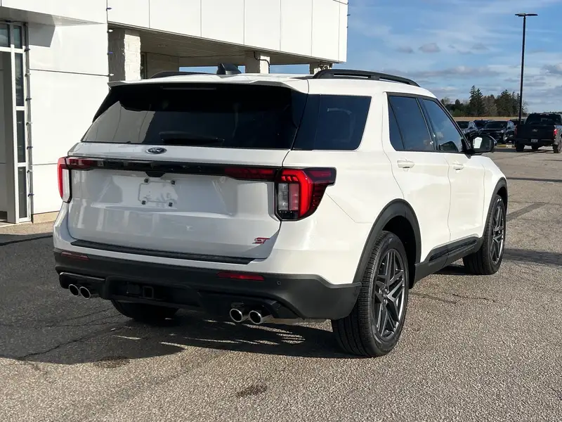 2026 Ford Explorer ST, bílá, 17 km, dovoz Kanada — foto 4 z 12