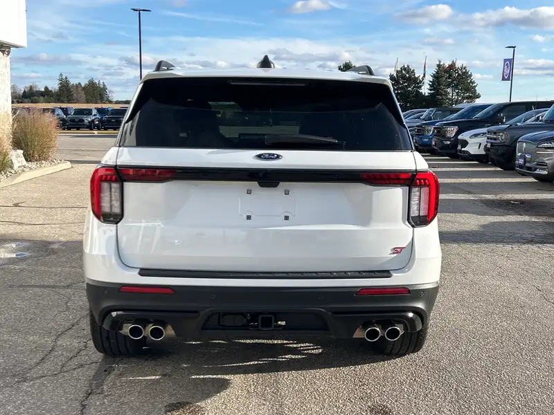 2026 Ford Explorer ST, bílá, 17 km, dovoz Kanada — foto 5 z 12