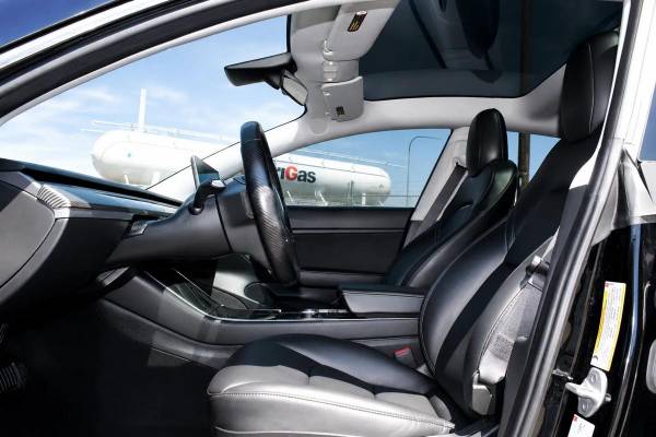 2018 Tesla, dovoz USA — foto 10 z 12