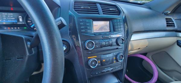 2017 Ford, dovoz USA — foto 11 z 12