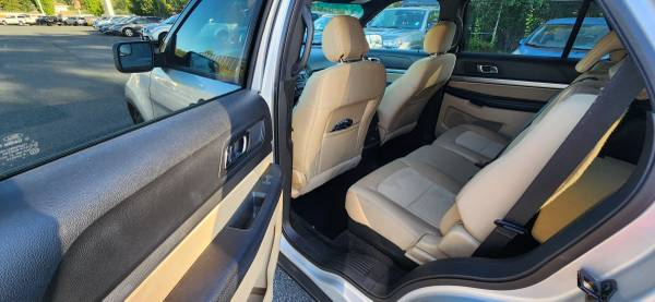 2017 Ford, dovoz USA — foto 6 z 12