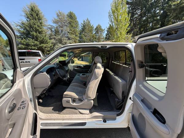 2001 Ford, dovoz USA — foto 6 z 12