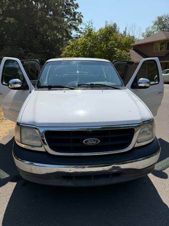 2001 Ford, dovoz USA — foto 8 z 12