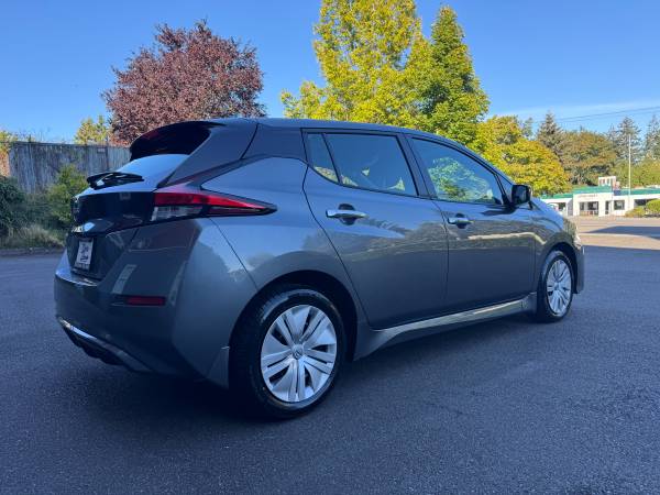 2025, dovoz USA — foto 3 z 11