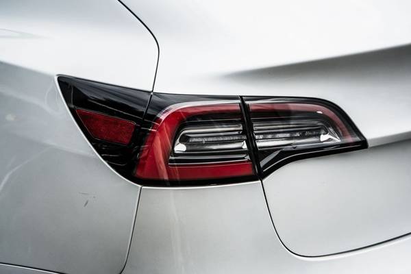 2020 Tesla, dovoz USA — foto 7 z 11